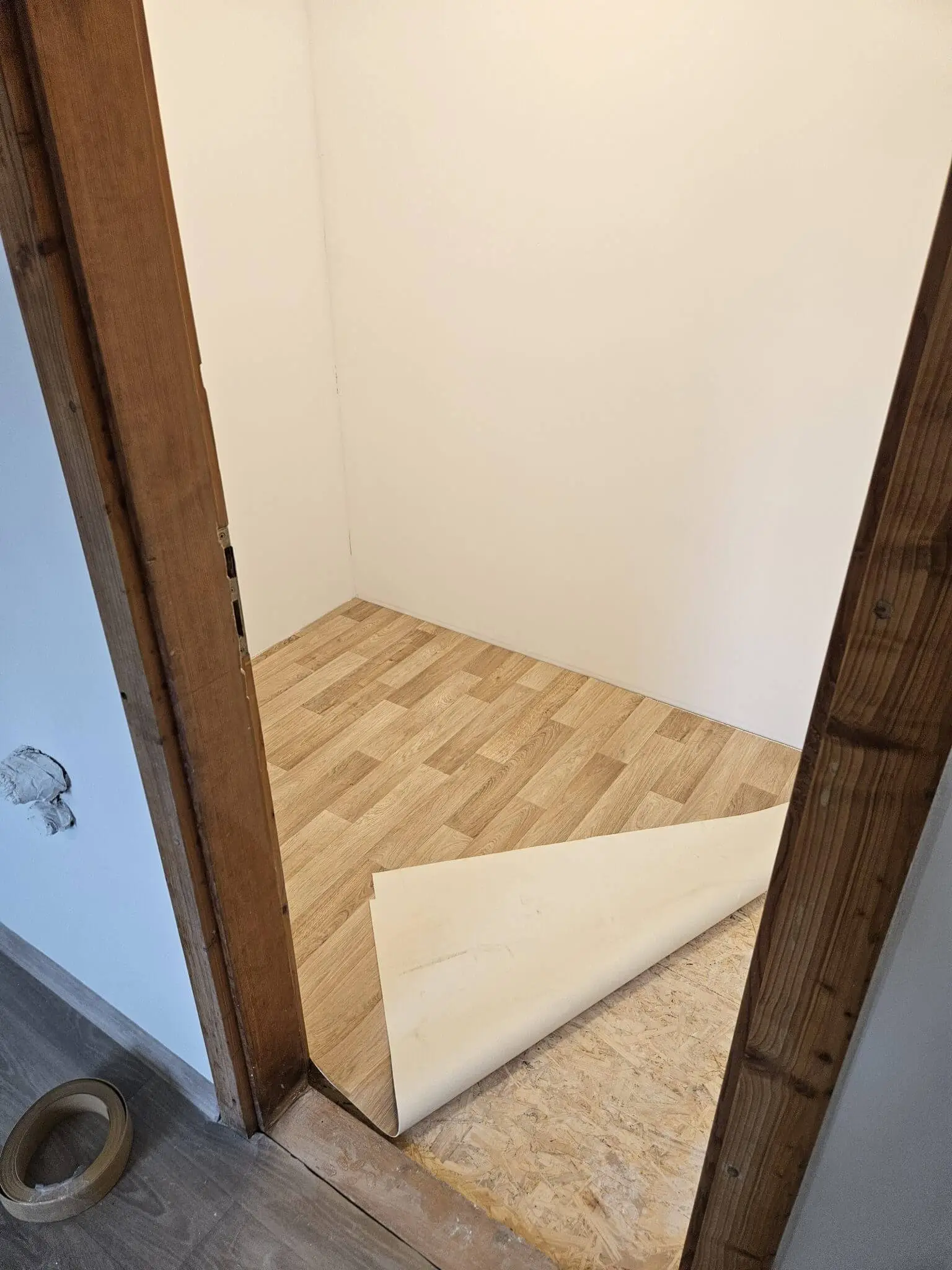 A nakonec položili lino